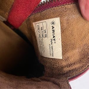 Cute cranberry red Ariat “Darlin” booties. Only worn 2 times.